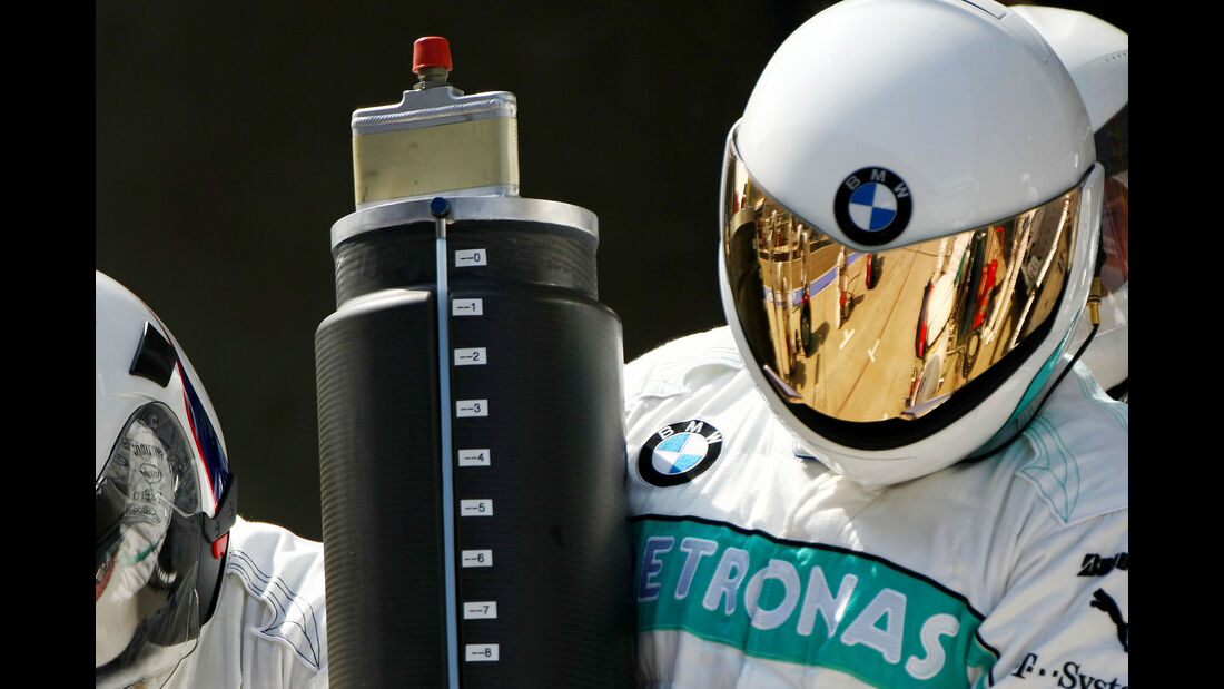 BMW Sauber - 2009 - Mechaniker - Helme - Formel 1