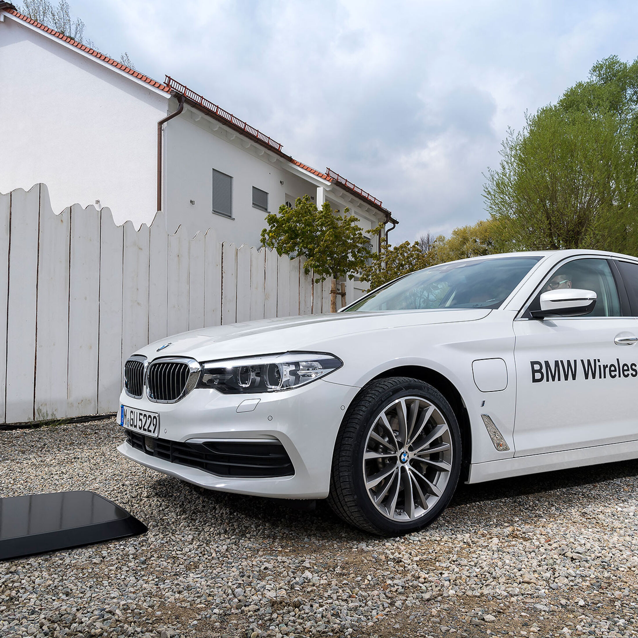 Induktives Ladesystem von BMW für Plug-in-Hybridmodelle