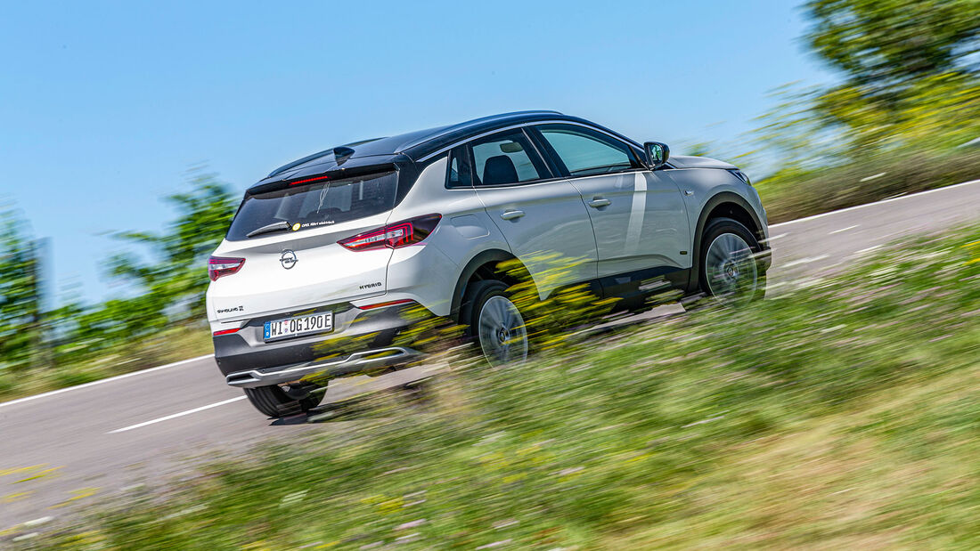 BMW X1 25e, Ford Kuga PHEV, Opel Grandland X Hybrid, Volvo XC40 T5 Recharge, Vergleichstest