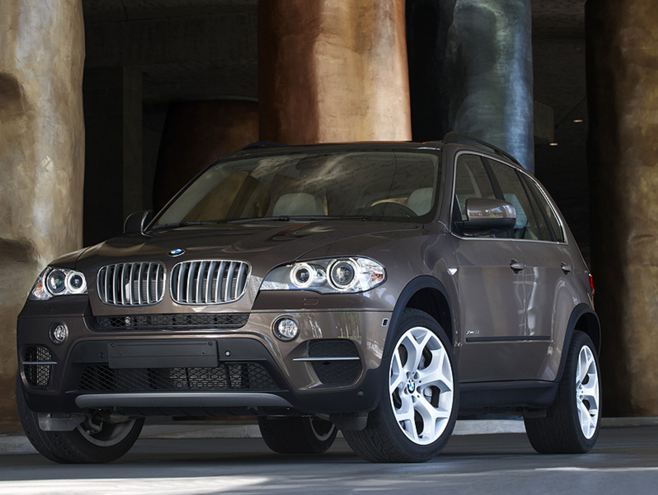 BMW X5 Facelift auf dem Genfer Autosalon 2010 - Acht Gänge und neue Motoren