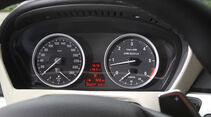 BMW X5 M50d, Rundelemente, Tacho