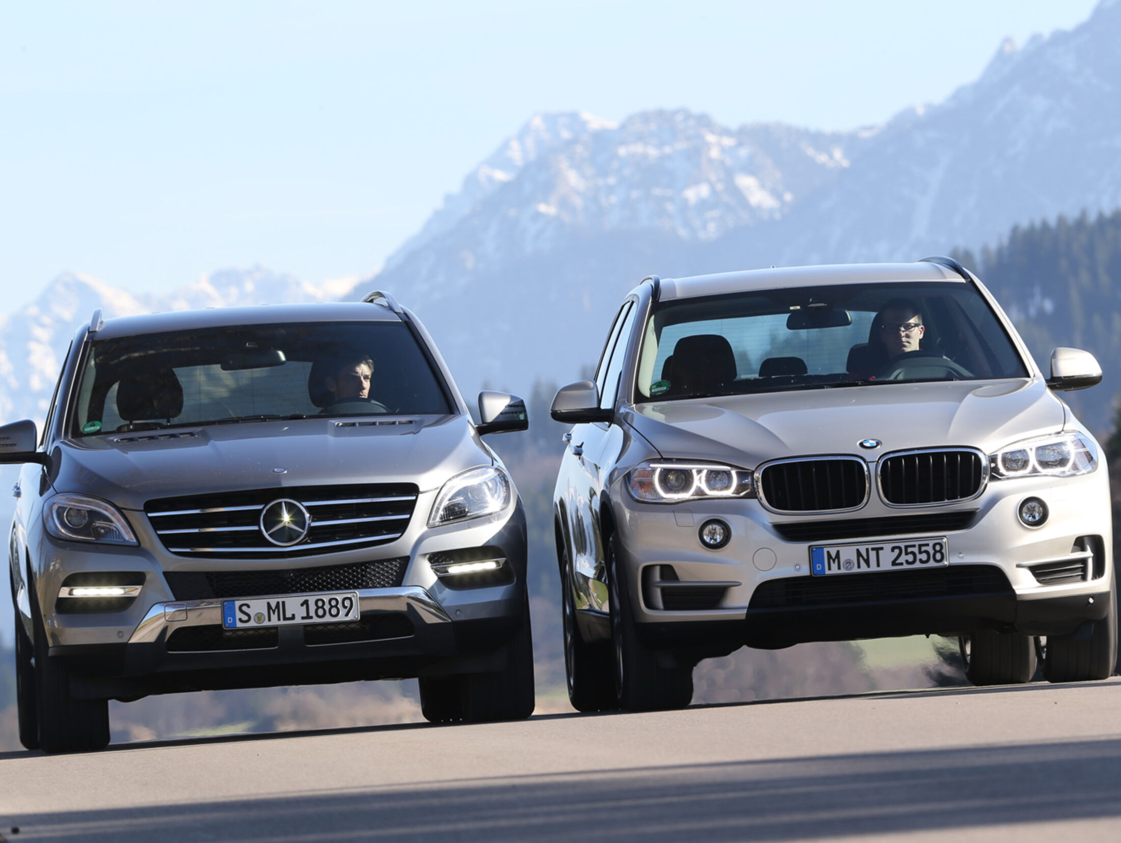 Сравнение бмв х5. БМВ x5 xdrive25d. Mercedes ml250 BLUETEC. БМВ мл 350. BMW x5 m40d vs 25d.