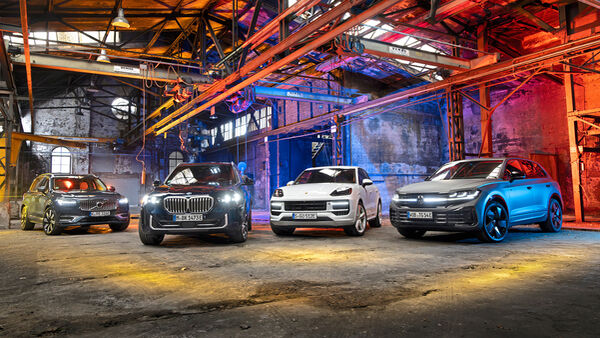 BMW X5 xDrive50e, Porsche Cayenne E-Hybrid, Volvo XC90 T8 AWD, VW Touareg R 3.0 V6 eHybrid