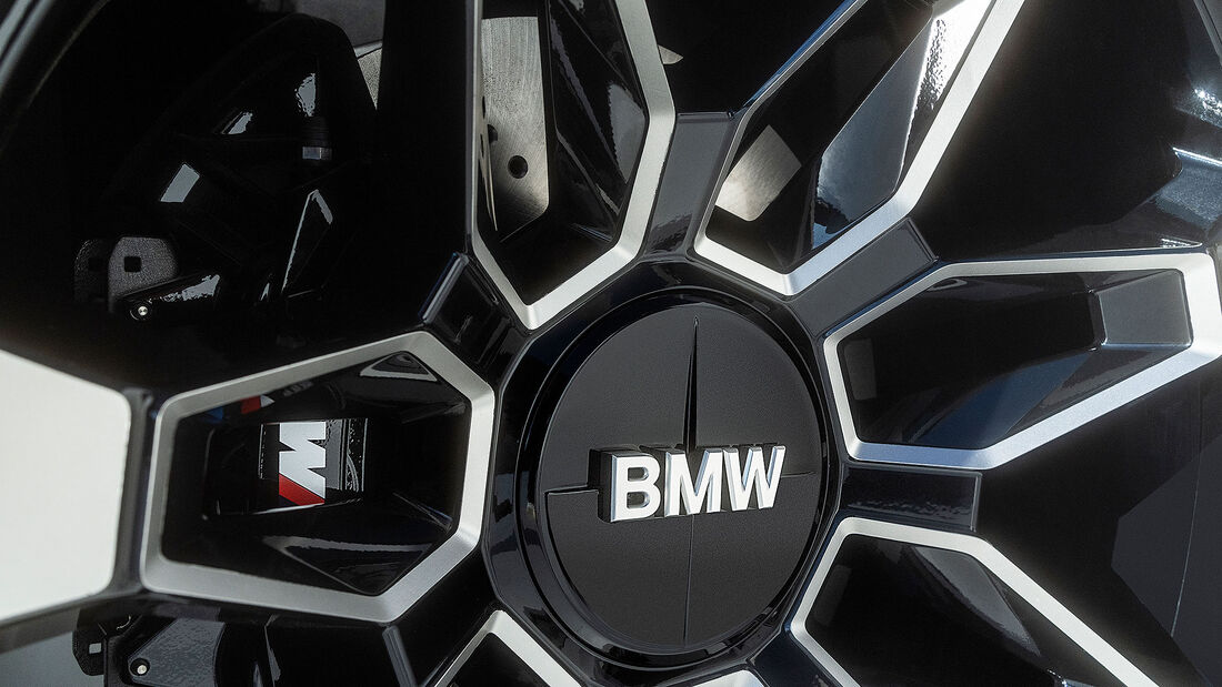 BMW XM V8 Hybrid