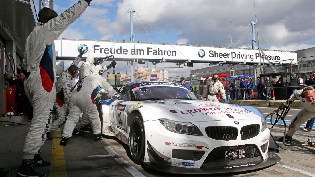 BMW Z4, Boxengasse