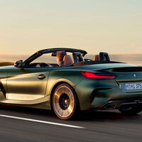 BMW Z4 M40i  Edition Pure Impulse Handschalter (2024) Fahraufnahme Frozen Deep Green Metallic 