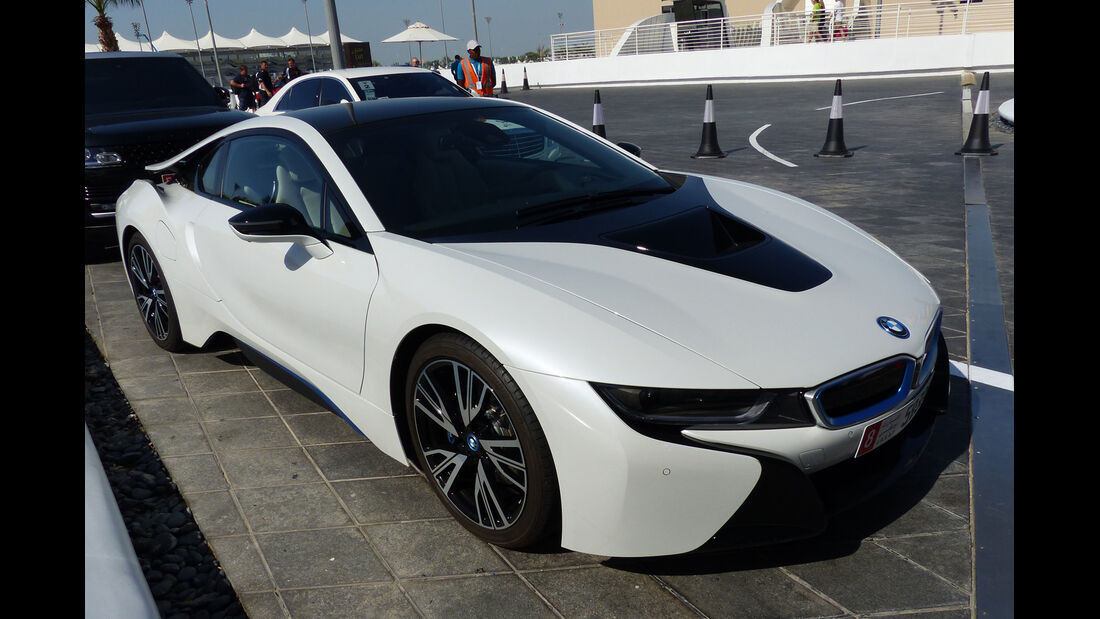 BMW i8 - F1 Abu Dhabi 2014 - Carspotting