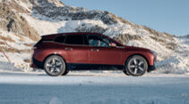 BMW iX Winter Frost Schnee Weihnachten Elektroauto