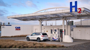 BMW iX5 Hydrogen, Wasserstoff Tankstelle