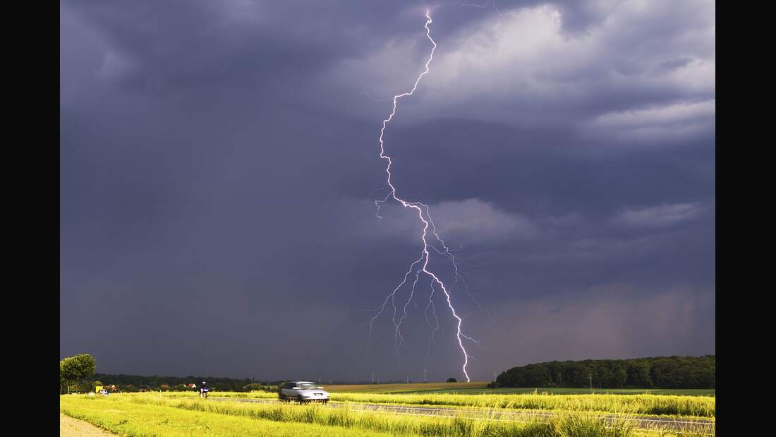 Blitz Und Donner: So Gefährlich Ist Autofahren Bei Gewitter - Auto ...