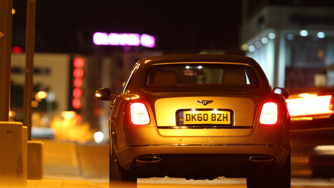 Bentley Mulsanne, Rückansicht, Stand, bei Nacht