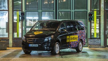 Berliner Verkehrsbetriebe (BVG) und ViaVan, ein Joint Venture von Mercedes-Benz Vans und Via