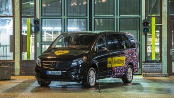 Berliner Verkehrsbetriebe (BVG) und ViaVan, ein Joint Venture von Mercedes-Benz Vans und Via