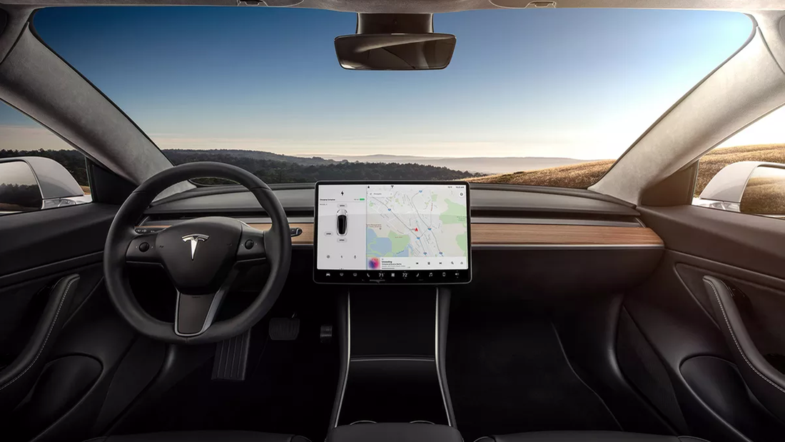 Betriebssysteme im Auto Tesla
