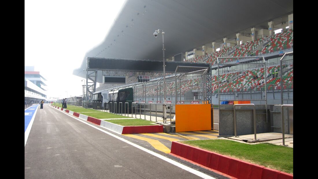 Boxengasse - Formel 1 - GP Indien - 25. Oktober 2012