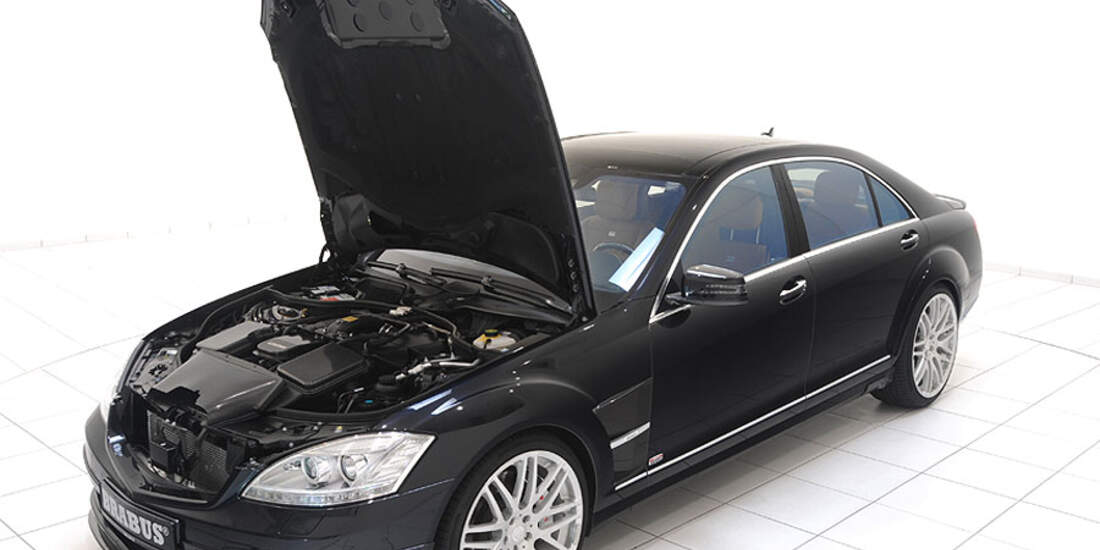 Brabus SV 12 R Biturbo 800 mit geöffneter Motorhaube