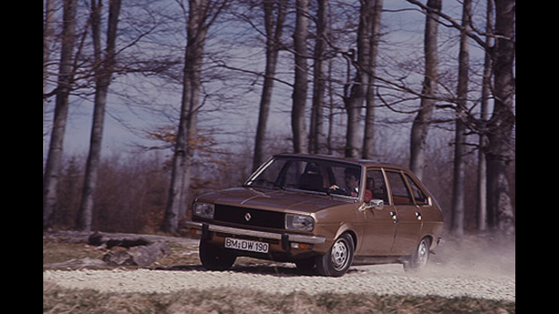 Brauner Renault 20 in Fahrt