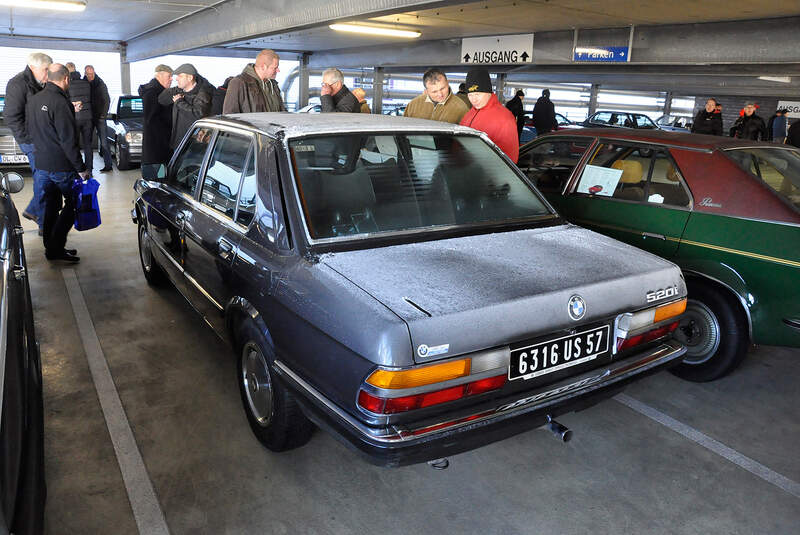 Bremen Classic Motorshow 2015, Fahrzeugmarkt