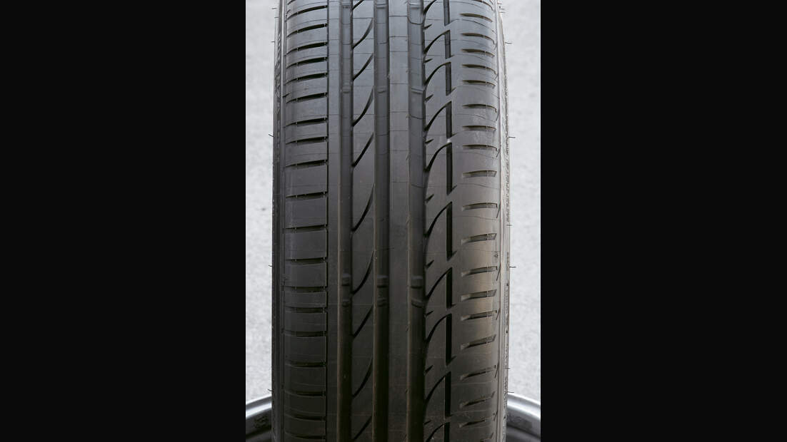 9 Sommerreifen (Größe 235/35 R19) im Test | AUTO MOTOR UND SPORT