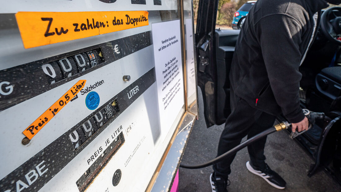 Brunner Tankstelle mit Halbliterpreisen