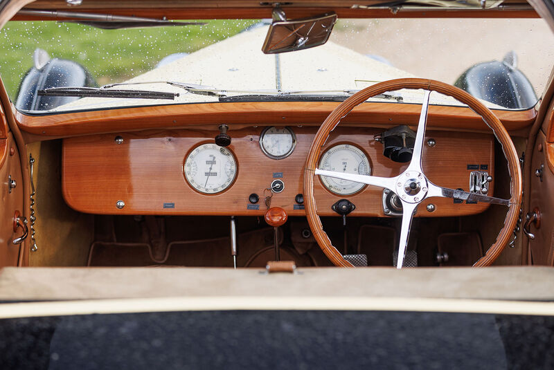 Bugatti 57 Atalante (1936) Cockpit