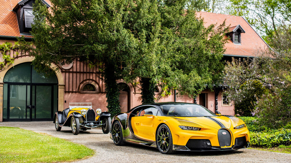 Bugatti Chiron Super Sport 55 1 of 1 und Type 55 vor Haus