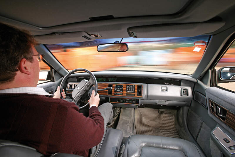 Buick Regal Limited, Cockpit