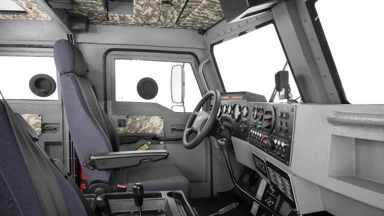 Buran 4x4 Panzerfahrzeug Russischer Endzeit Offroader Auto Motor Und Sport