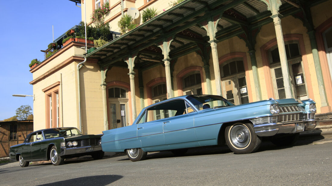 Cadillac 62 und Lincoln Continental