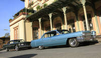 Cadillac 62 und Lincoln Continental