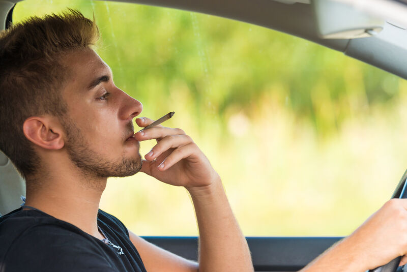 Cannabiskonsum während Autofahrt