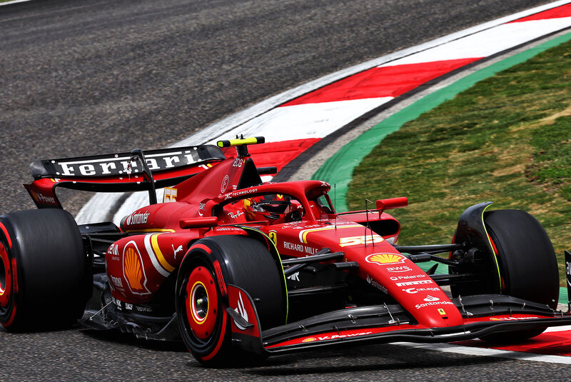 Carlos Sainz- Ferrari - Formel 1 - GP China - Shanghai - Training - 19. April 2024