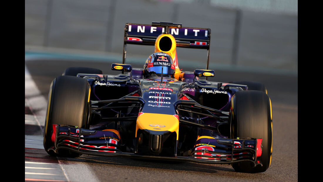 Carlos Sainz - Red Bull - F1 Test - Abu Dhabi - 2014