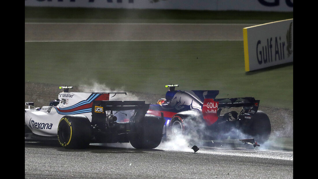 Carlos Sainz - Toro Rosso - Crash - GP Bahrain - Formel 1 - 2017