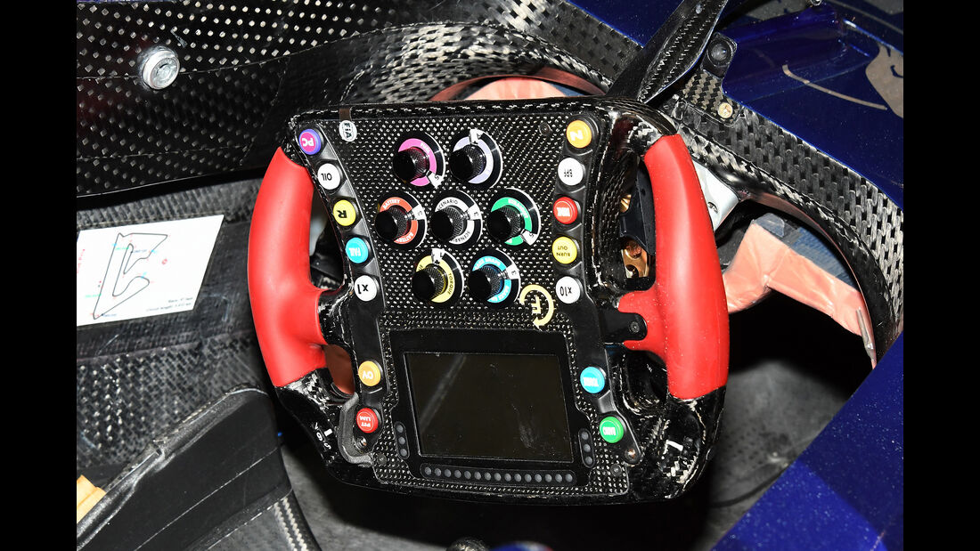 Carlos Sainz - Toro Rosso - Crash - GP Bahrain - Formel 1 - 2017