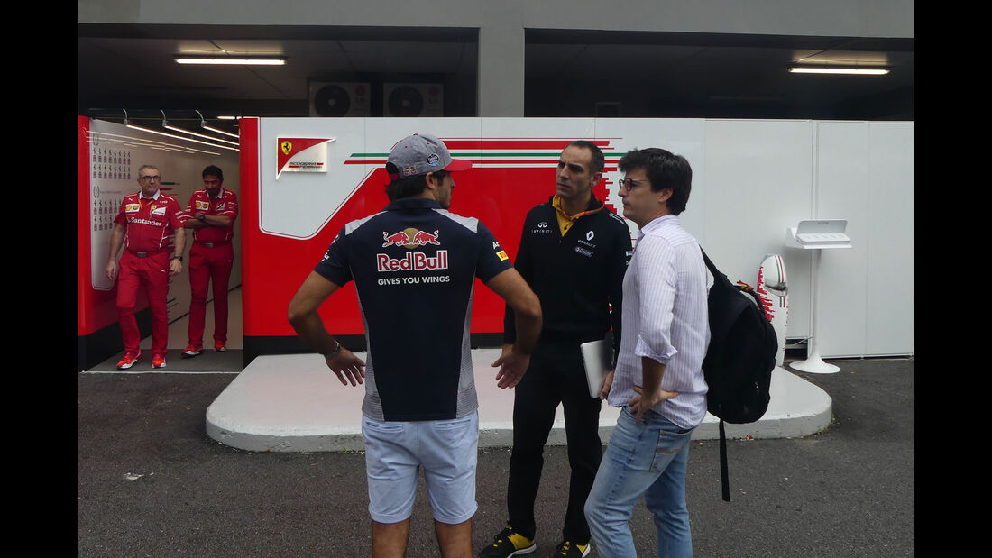 Carlos Sainz - Toro Rosso - Cyril Abiteboul - Renault - GP Singapur - Formel 1 - Freitag - 15.9.2017