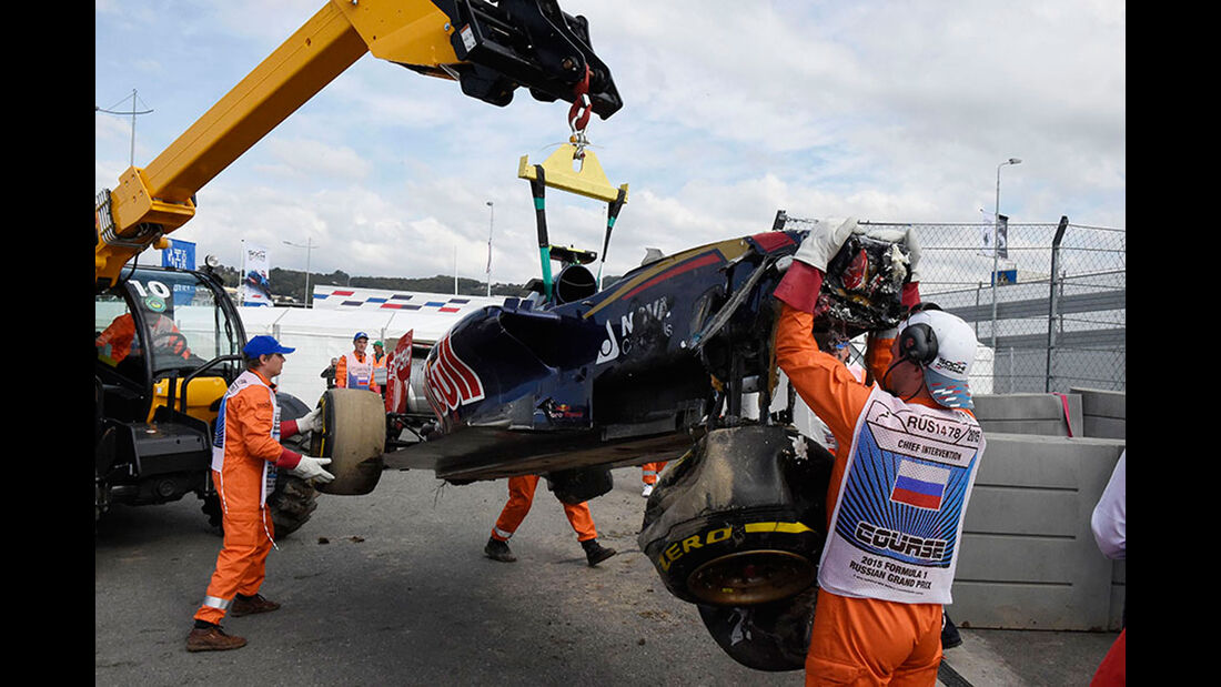 Carlos Sainz - Toro Rosso - Unfall - GP Russland - Sochi - Samstag - 10.10.2015