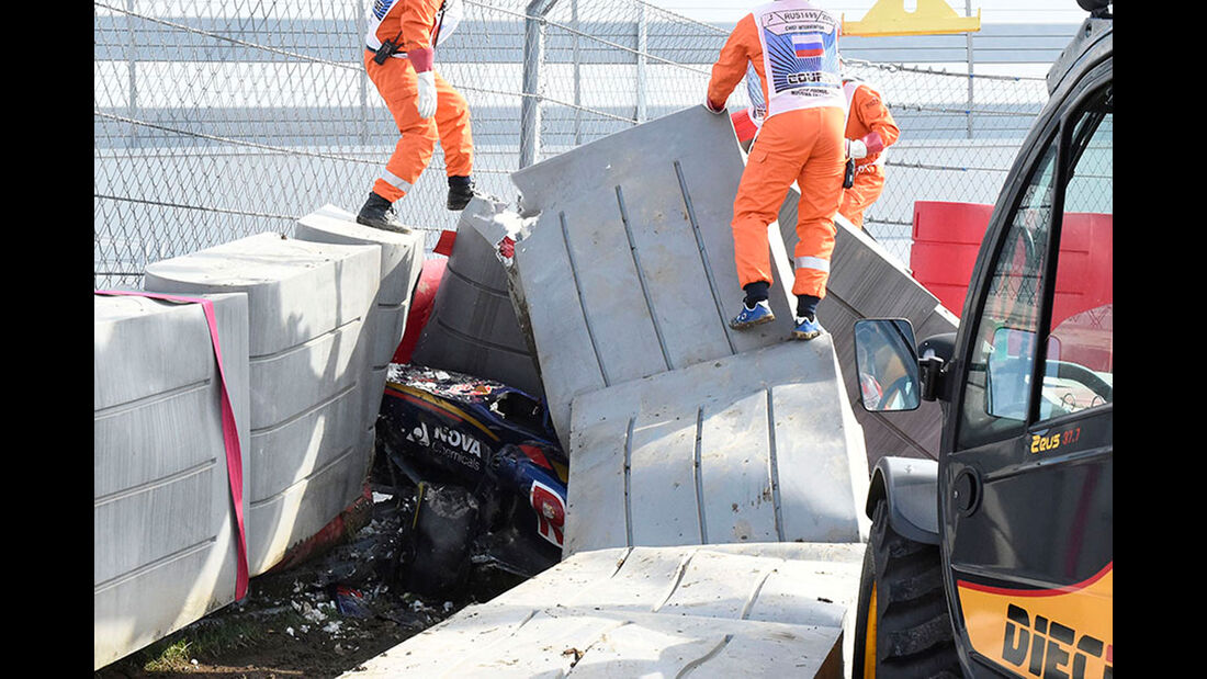 Carlos Sainz - Toro Rosso - Unfall - GP Russland - Sochi - Samstag - 10.10.2015