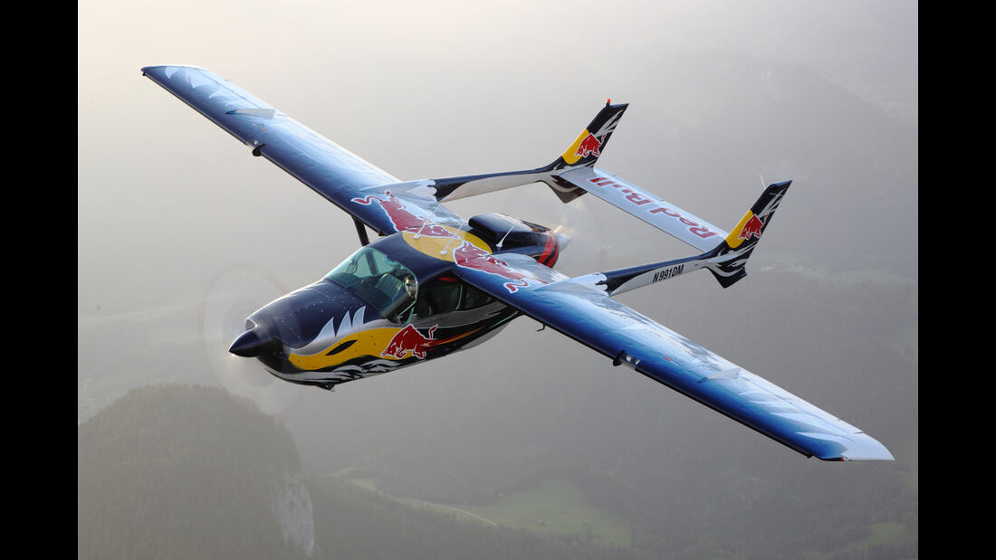 Cessna 337 - Red Bull