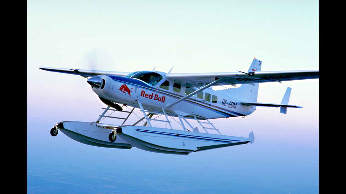 Cessna CE 208 Caravan - Red Bull