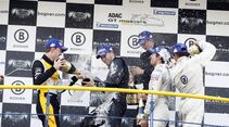 Champagnerdusche bei der Siegerehrung des ADAC GT-Masters