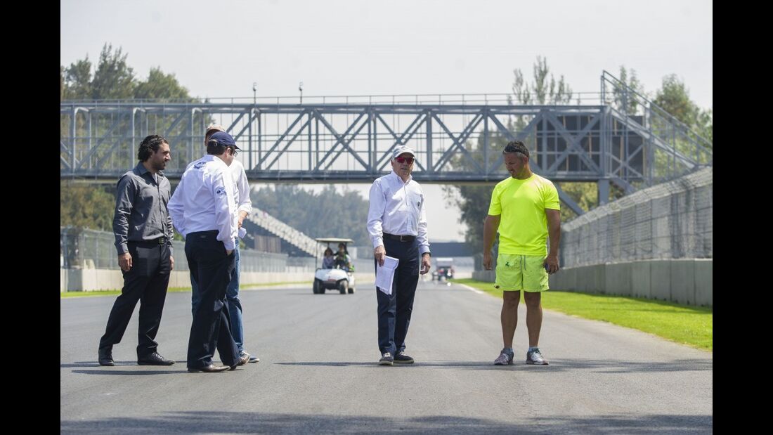 Charlie Whiting - GP Mexiko 2015 - Inspektion