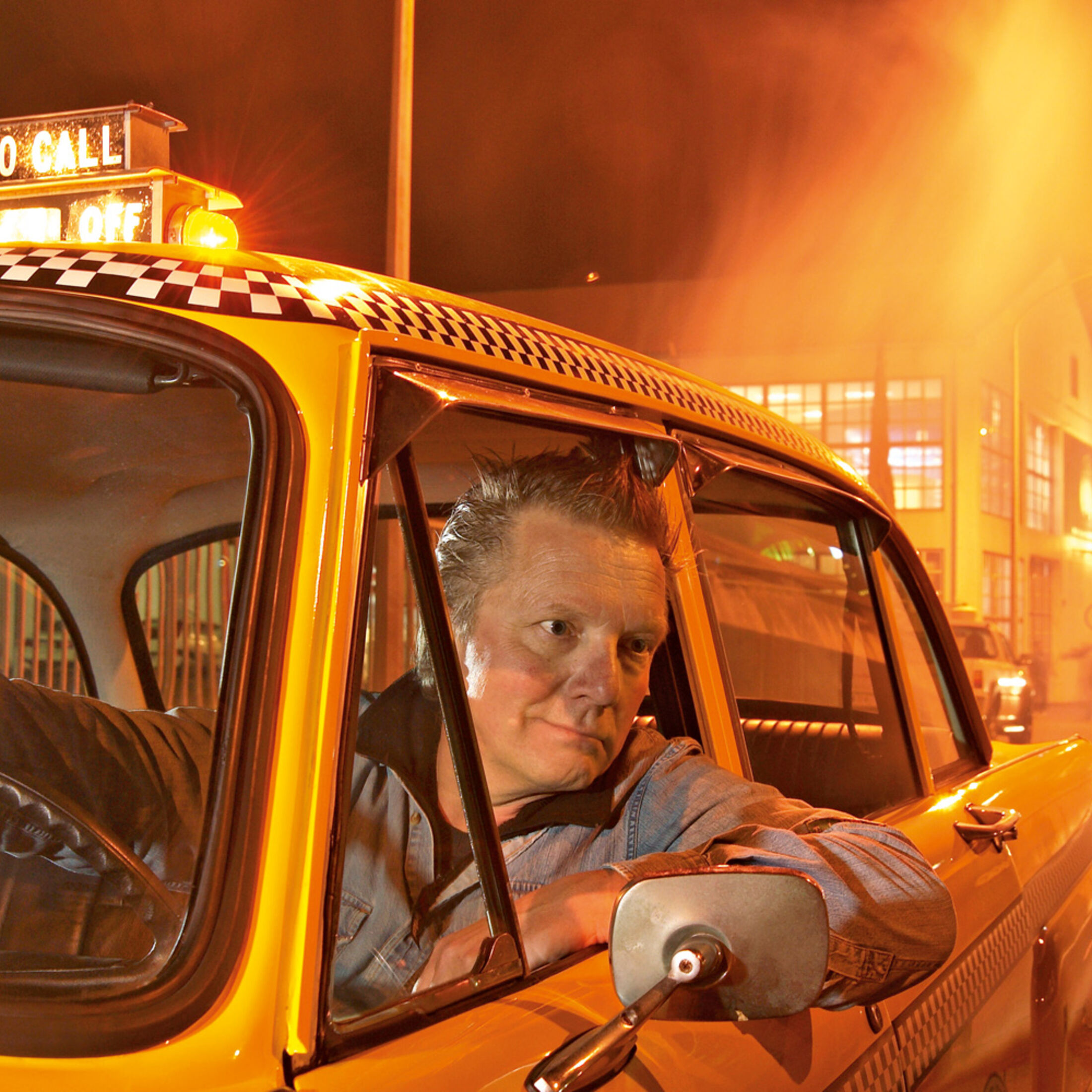 Checker-Cab A11 im Fahrbericht: Taxi Driver im Night Rider