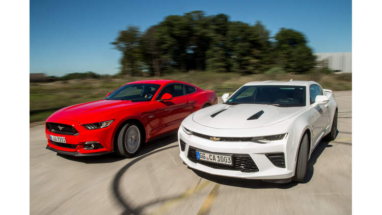 Chevrolet Camaro 6 2 Und Ford Mustang 5 0 V8 Im Test Auto Motor Und Sport