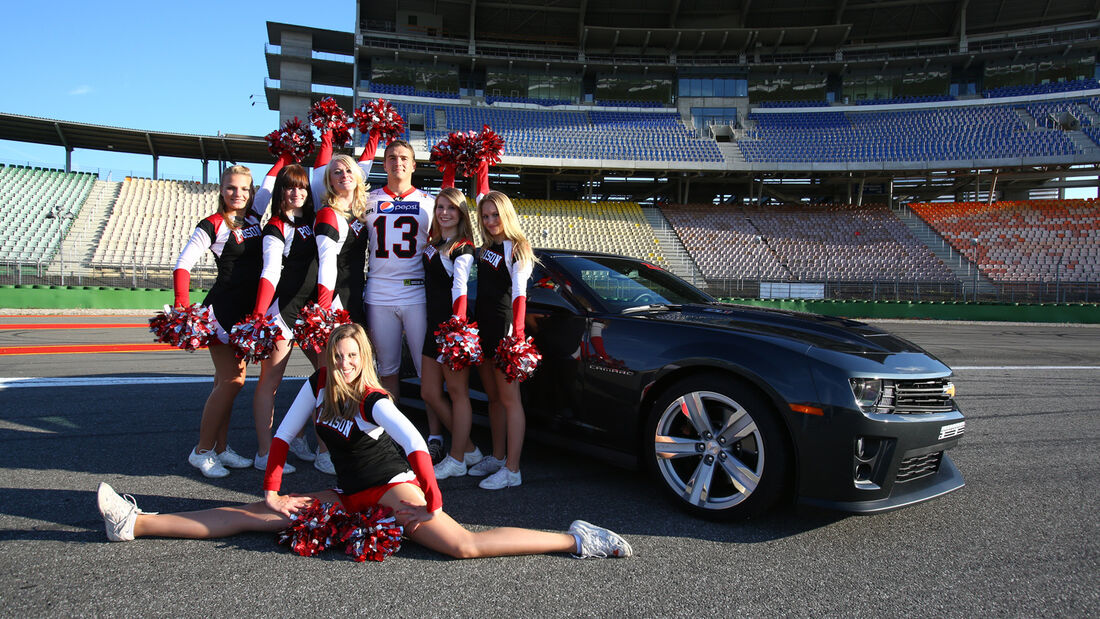 Chevrolet Camaro ZL1, Seitenansicht, Cheerleaders