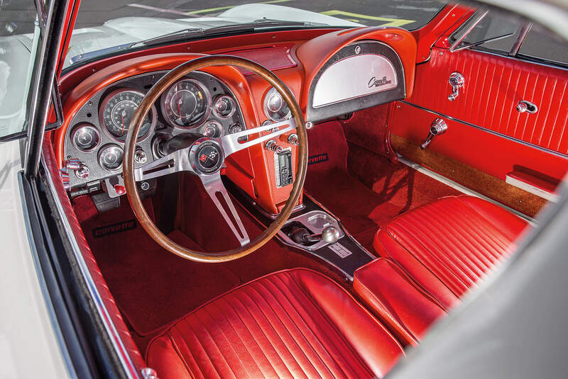 Chevrolet Corvette C2 (1964), Cockpit