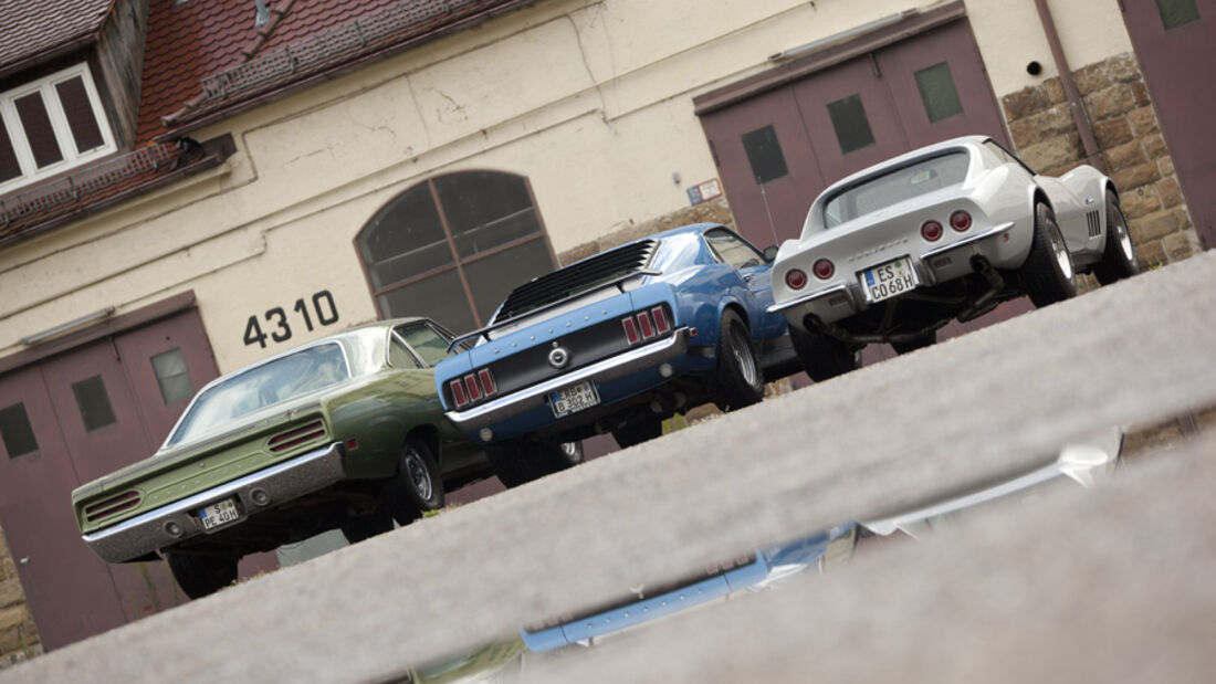 Chevrolet Corvette, Ford Mustang Boss 302, Plymouth Roadrunner 440