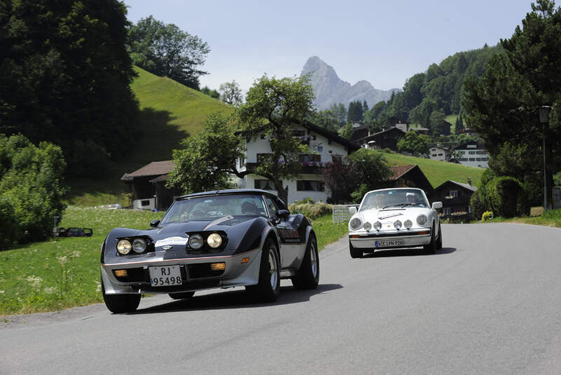 Chevrolet Corvette und Porsche 911 bei der Silvretta Classic 2010 