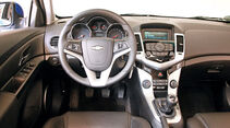 Chevrolet Cruze 2.0 LTZ, Cockpit, Lenkrad