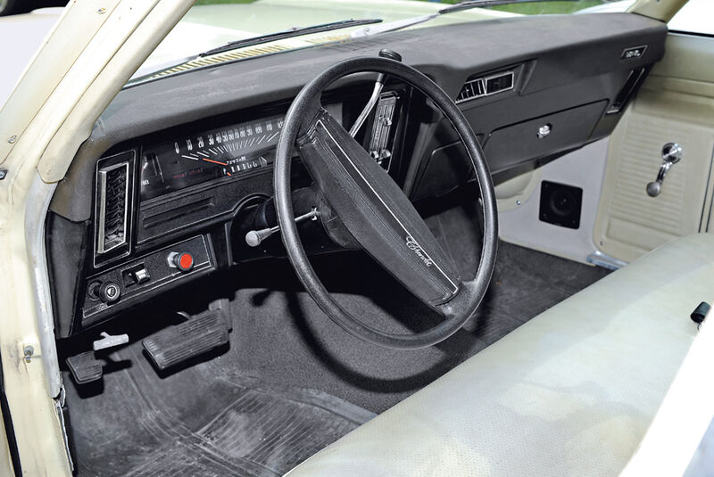 Chevrolet Nova, Lenkrad, Cockpit
